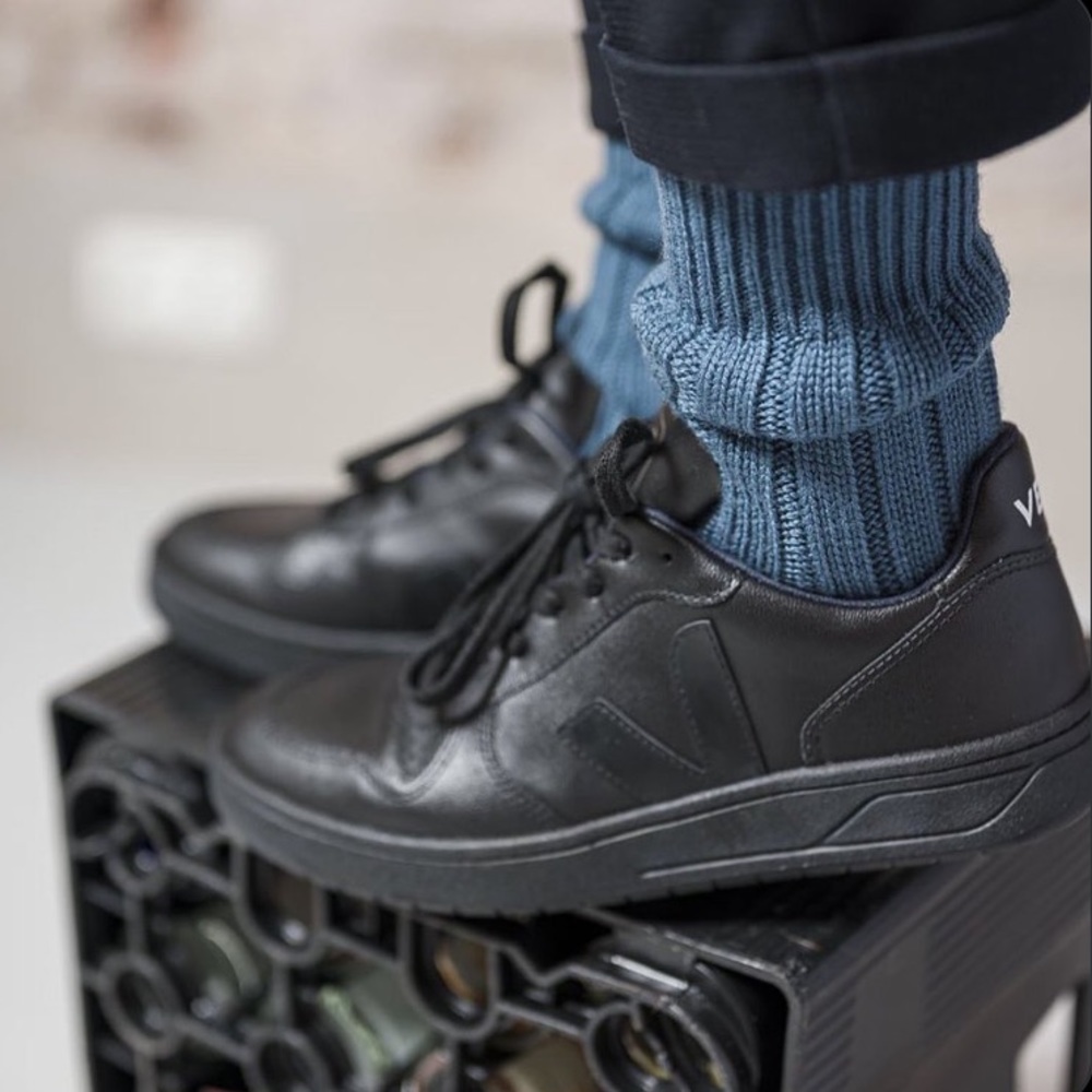 VEJA V-10 Vegan Mens Sneakers
